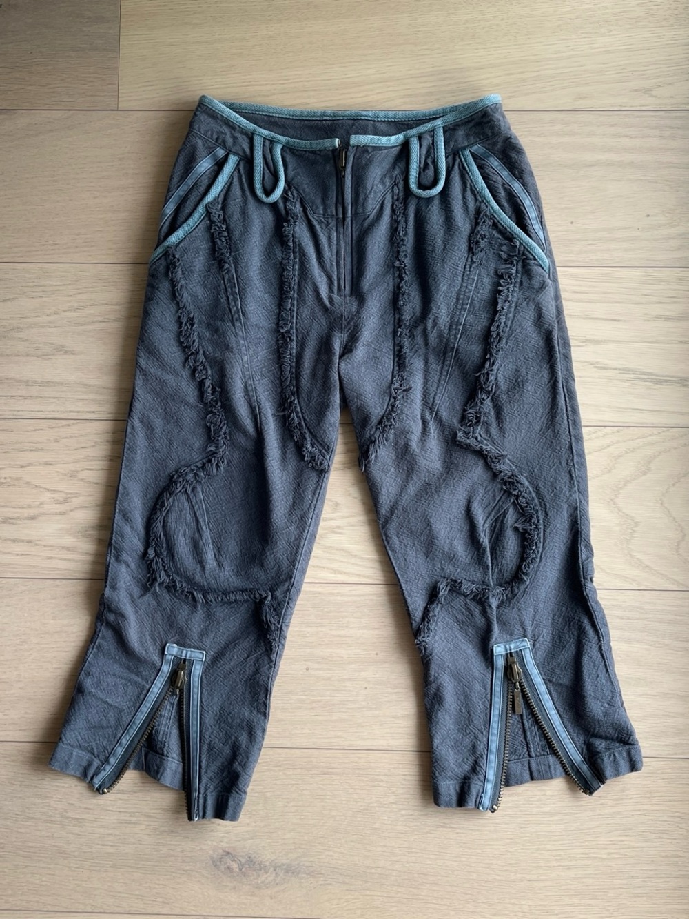Unique Vintage Grey Capri Pants with Zip details